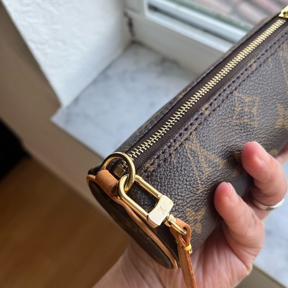 Louis Vuitton Mini Papillon - Picture 4 of 11